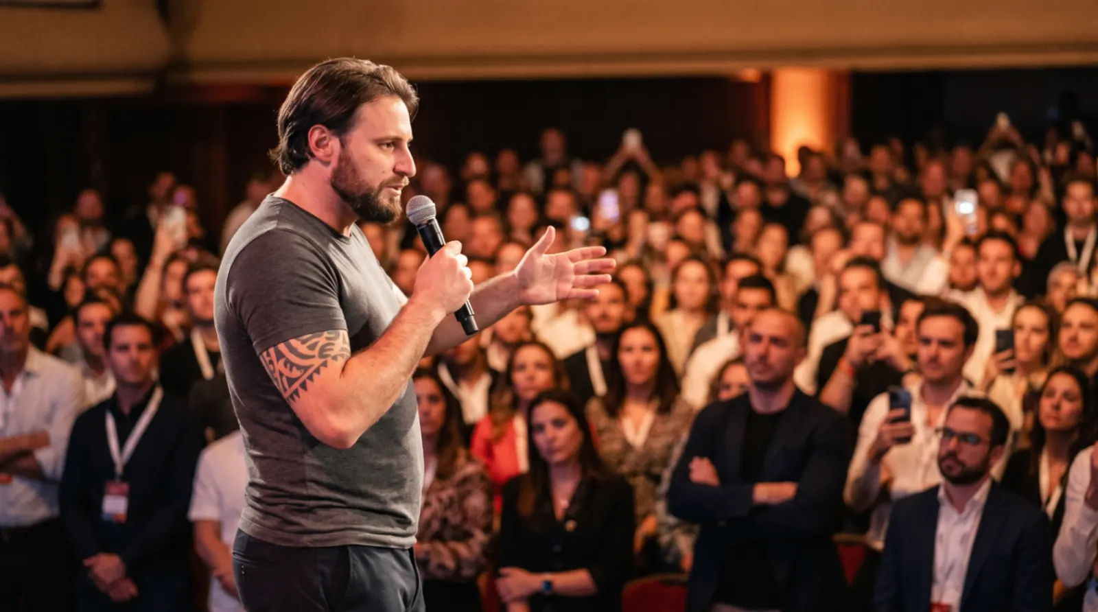 Alessio Vinassa speaking casually to a packed audience